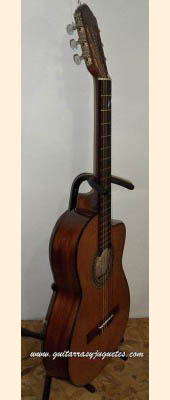 guitarra de Paracho de cedro con pinabete modelo CGCE con curva